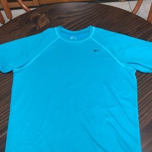 NIKE DRI FIT MEDIUM TEE